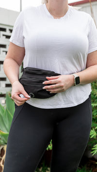 THE ESSENTIAL WALKING POUCH: Black